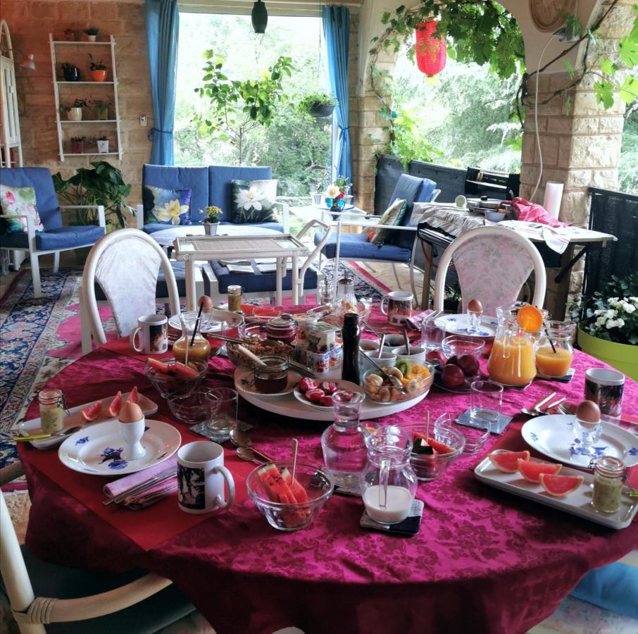 Le Balcon Des Jasses Couette-café Espere